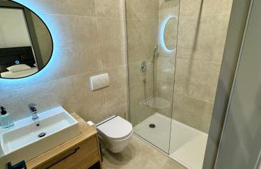 LUX Apartments - Photo 26