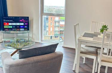 Comfortable 2-Bedroom Flat close Etihad and Coop Live - Photo 3