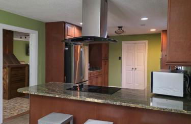 6BR in Suburban area close to Freeway and Galeria - Foto 28