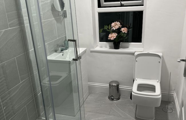 5-bed Apartment in Altrincham Near Airport - Photo 13