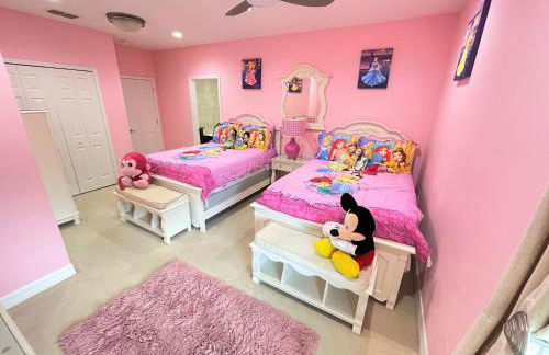 Luxurious Getaway Pool Hot Tub Theater Gym Outdoor Kitchen BBQ 2 Miles to Disney - Foto 38