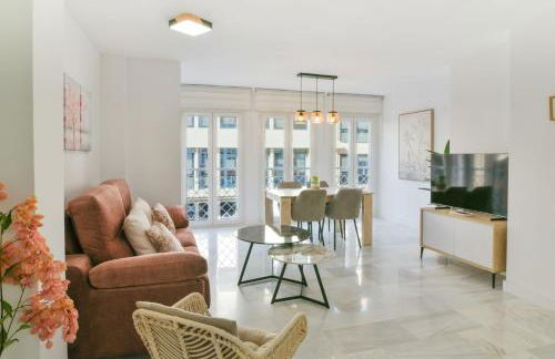 Magnificent- 2Bd 2Bth- City Center - Photo 2