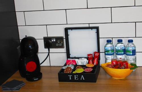 Modern 2 Bedroom House with Parking - Photo 5