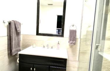 Beautiful Waterfront Home Less Than 7 mins to Beaches - Foto 49