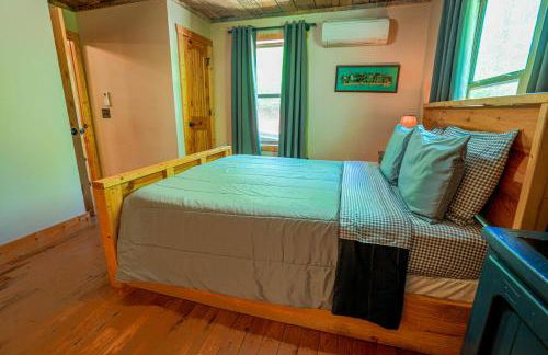 New Listing! Wine Country Retreat - 2 Bed, Hot Tub - Foto 14