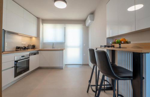 Elite Penthouse with Heated Pool and SkylineView - Foto 47