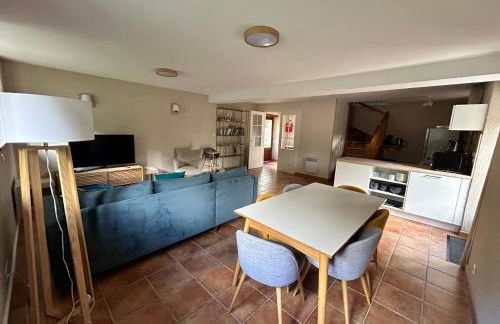 Gîte Contemporain près de l'Abbaye de Noirlac avec Jardin, Wi-Fi et Commodités Incluses - FR-1-586-38 - Foto 8