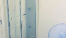 Spacious Amazing Luxury En-suite double room with free parking in a two bedroom apartment - Foto 3