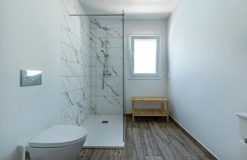 4 Bed Villa - Sleeps 8 - Pool - Garden - Parking - Foto 24