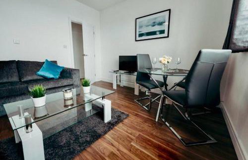 Modern 2 bed 1st Floor Apartment by Jesswood Properties Parking Wi-fi - Foto 1