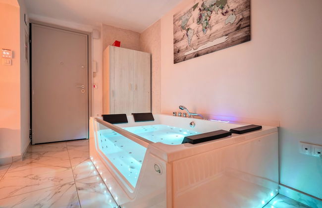 Premium Jacuzzi Suite at the City Center - Foto 17