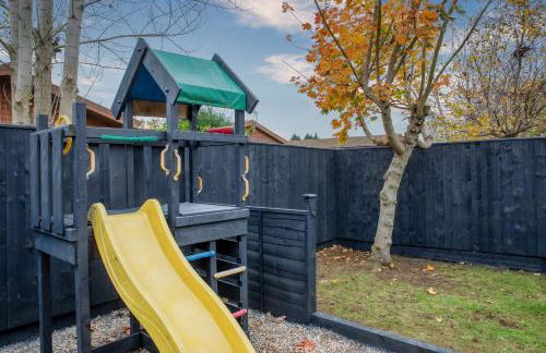 York Family Luxury Cabin with hot tub - Photo 12