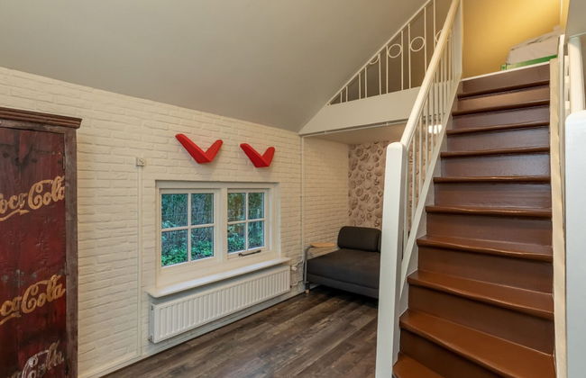 Charming Beach Villa With Thatched Roof - Photo 2