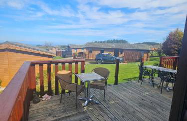 3-Bed Ocean View Lodge - Parking & Terrace - Photo 3