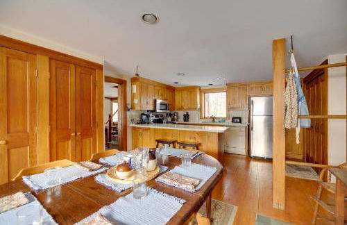 Chester Farmhouse on 100 Acres, 15 Min to Okemo! - Foto 8