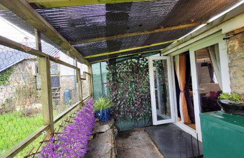 Charming pet friendly 2 bedroom cottage, close to Narberth & local beaches, friendly animals on our smallholding - Foto 8