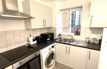 Spacious 2BR Greenwich Apartment , Free Parking, 2 mins to DLR & Shopping - Foto 12