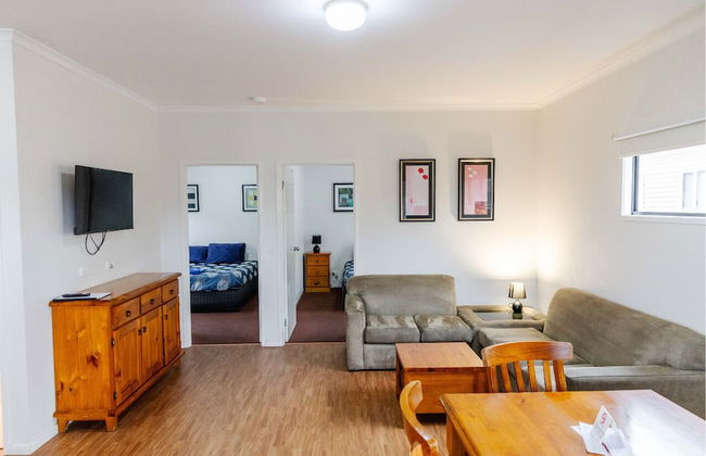 Sundowner Cabin and Tourist Park - Photo 20