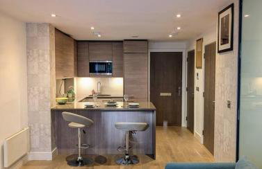 One bedroom apartment with balcony and concierge , station and shops 2min walk - Foto 14