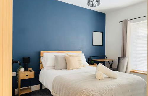 Comfy 4 Bed Home - Port Talbot - Perfect for Contractors & Families - Foto 38