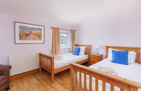 Rookley Farm Lodge Charming Manor Pool House with Heated Pool, Tennis Court & Gardens - Isle of Wight Rural Countryside Escape - Foto 38