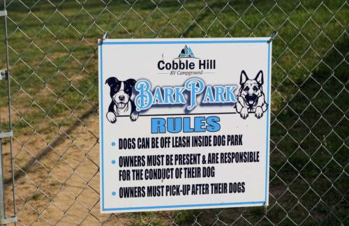 Modern Woodland Cabin With Pool View - Foto 17