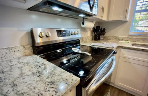 Luxury 4BR Getaway with Heated Pool & Cozy Vibes! - Foto 12