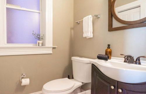 Lovely 4BR Shaw Family Home Garage ABODEbucks - Photo 17