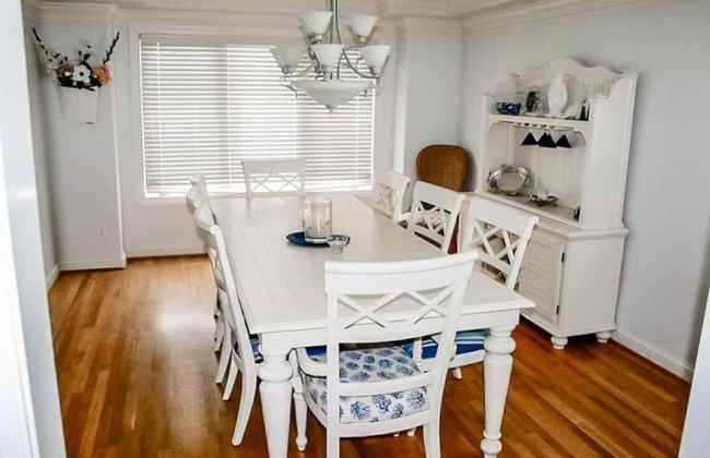 Coastal Escape w Pool Pool Table Walk to Beach - Foto 40