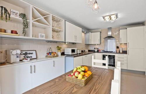 Radiant Retreat Ideal for LegoLand, Windsor, & LHR - Foto 6