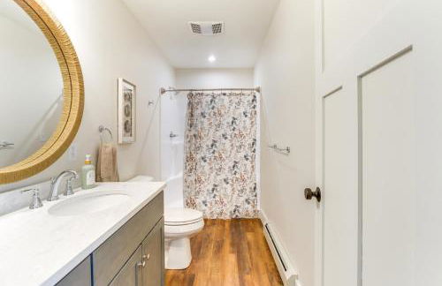 Walk to Beach and Sebago Lake Luxe Family Getaway! - Foto 26