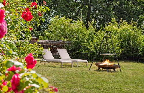 GUT KLETKAMP "Altes Torhaus" - Historisches Ferienhaus mit 5 Schlafzimmern I Kamin I Garten & Terrasse I Seeblick I 15 Min zur Ostsee I Moderne Küche I Hundefreundlich I Parkplätze I WLAN - Foto 24