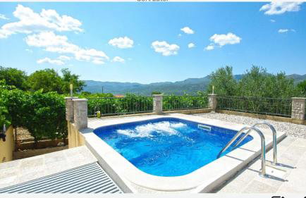 Vila Nova with private heating pool and jacuzzi - Foto 6
