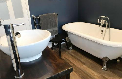 Emerson House, dog friendly with log burner close to waters edge and harbour - Photo 29