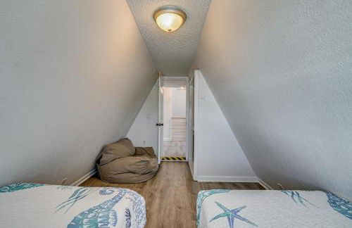 Cozy 3BRand3BA • Sleeps 9 • 0 3 Mi to Beach • PCB - Foto 10