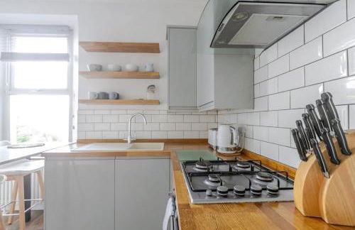 Stylish 3-Bed Home - 2 Mins to Beach & Town - Foto 37