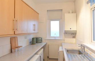Two Bedroom Flat with Sea Views! - Foto 6