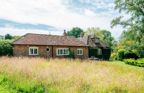 Beautiful Riverside Cottage with Large Garden, 2BR - Photo 12