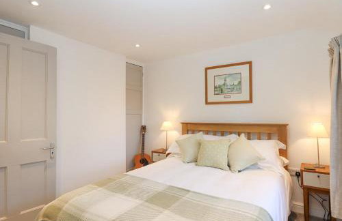 The Cottage on The Square - Photo 18