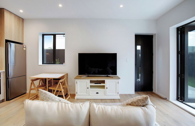 Urban Vogue Escape with Parking- Air-con - Photo 9