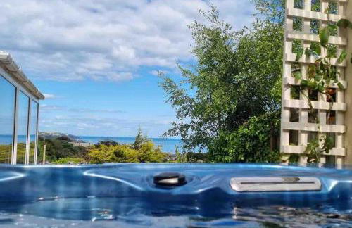 3 Bedroom Bungalow with great Sea Views, Private Hot Tub & Gardens - Foto 58