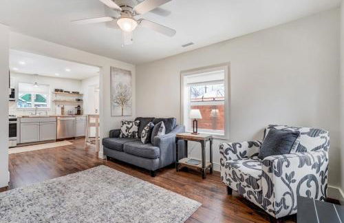 Baby Blue Cottage Downtown Hot Tub BBQ Fire Pit - Foto 8