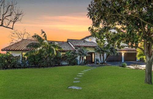 Luxury Home Atop the Hills - Foto 1