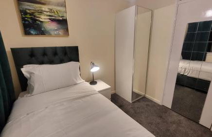 Garland Lovely House with Garden, Watford - Foto 21