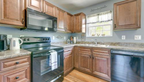 2 Mi to Douglas Lake, Boat Ramp White Pine Home! - Foto 2