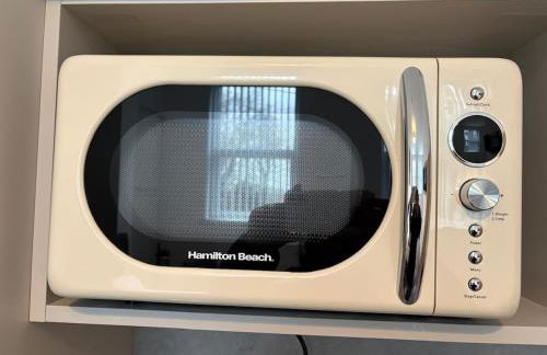 Stylish Studio flat 5, ensuite, kitchenette, Parking, Wifi,Smart TV,Nr Sandwell and Metropolitan Hospital - Foto 3