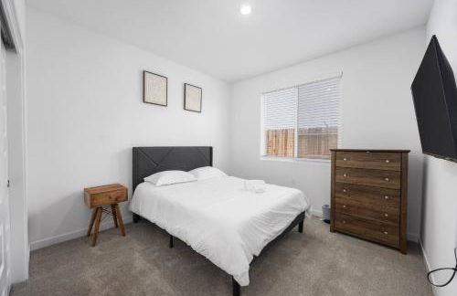 Serenity House- Newly Built, Peaceful Stay - Photo 18