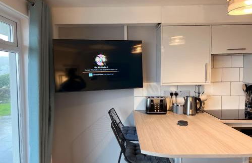 Beach Court Ground Floor - Cosy Apartment with Sea Views - Photo 2