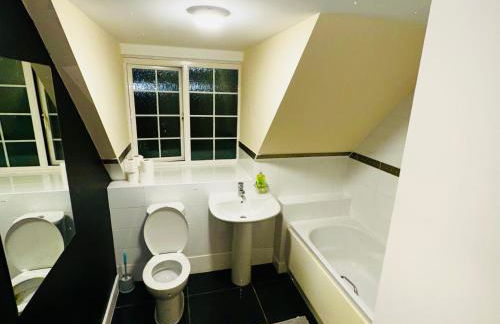 Stunning 5-Bed House in Peterborough host 15 g - Foto 18