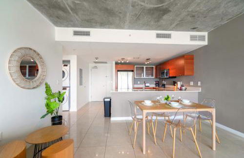 Modern Midtown Gem - Walk to Everything - Foto 13